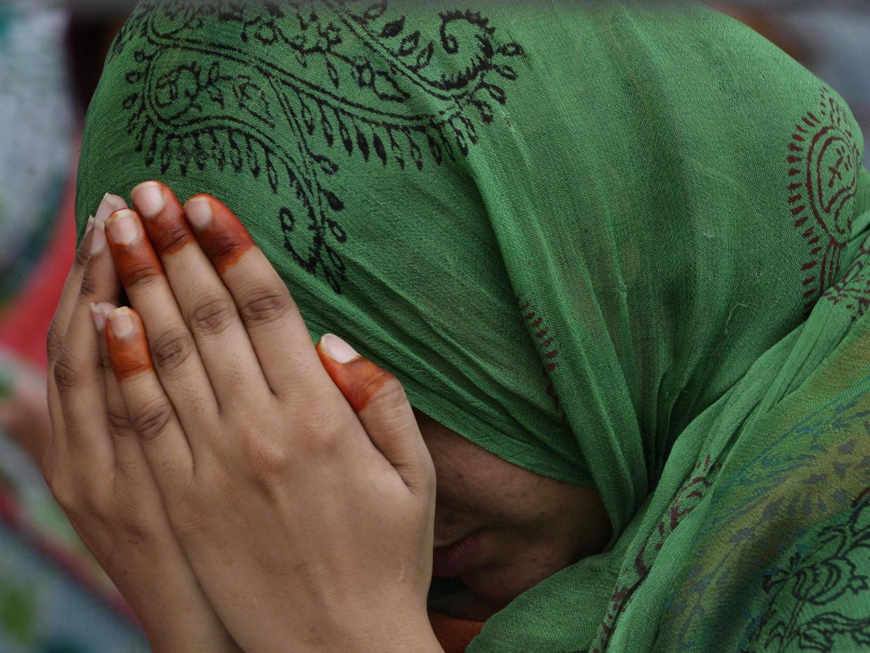Indian rape victim set ablaze by gang of men while on her way to court