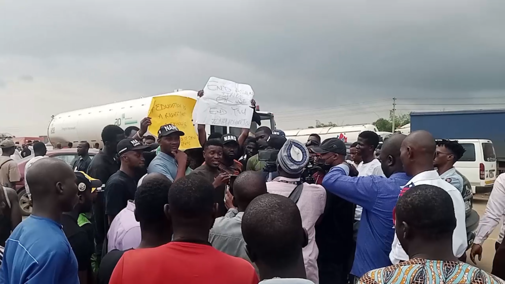 Students Protesting ASUU Strike Block Lagos-Ibadan Expressway